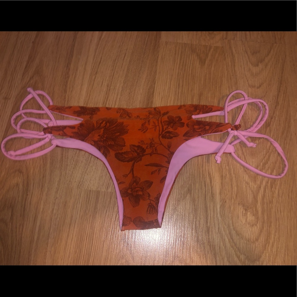 Cheeky reversible bikini bottoms